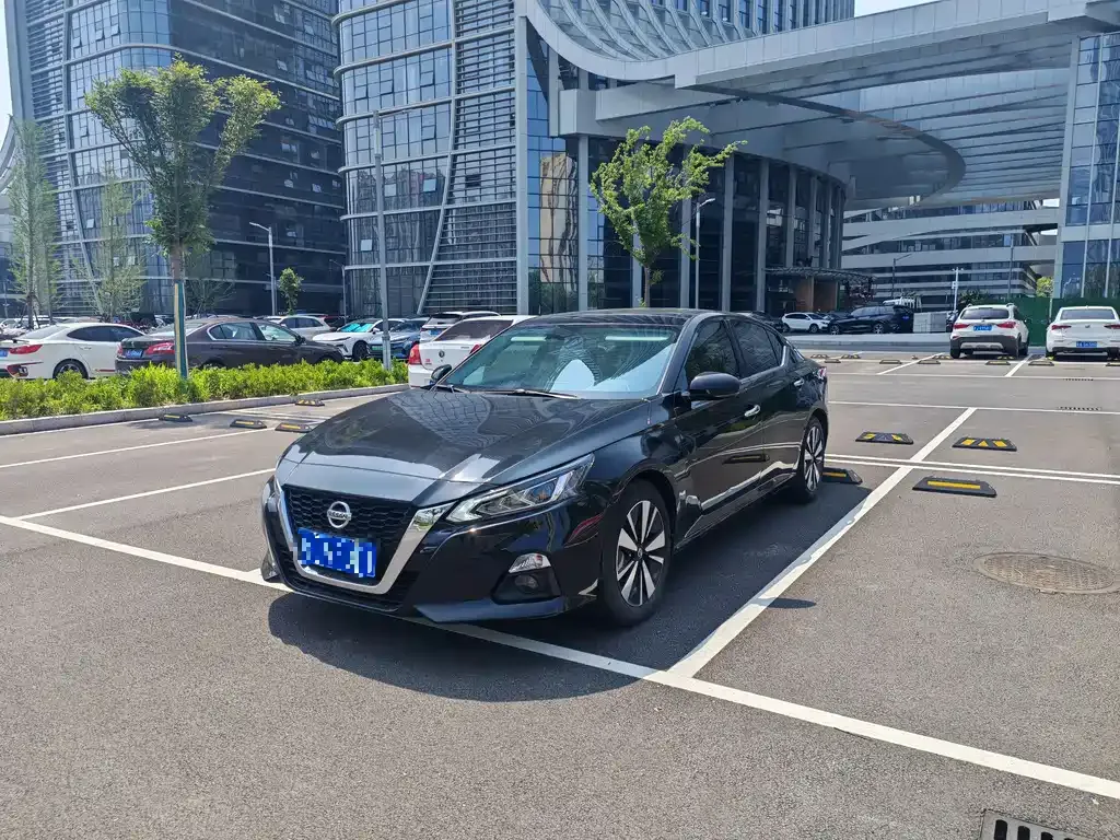 Nissan Teana — фото 1