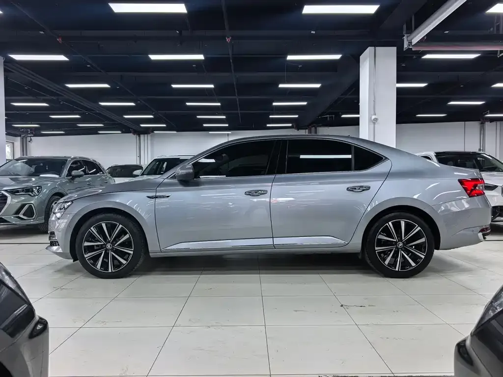 Skoda Superb — фото 7