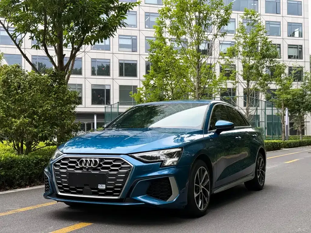 Audi A3 — фото 1