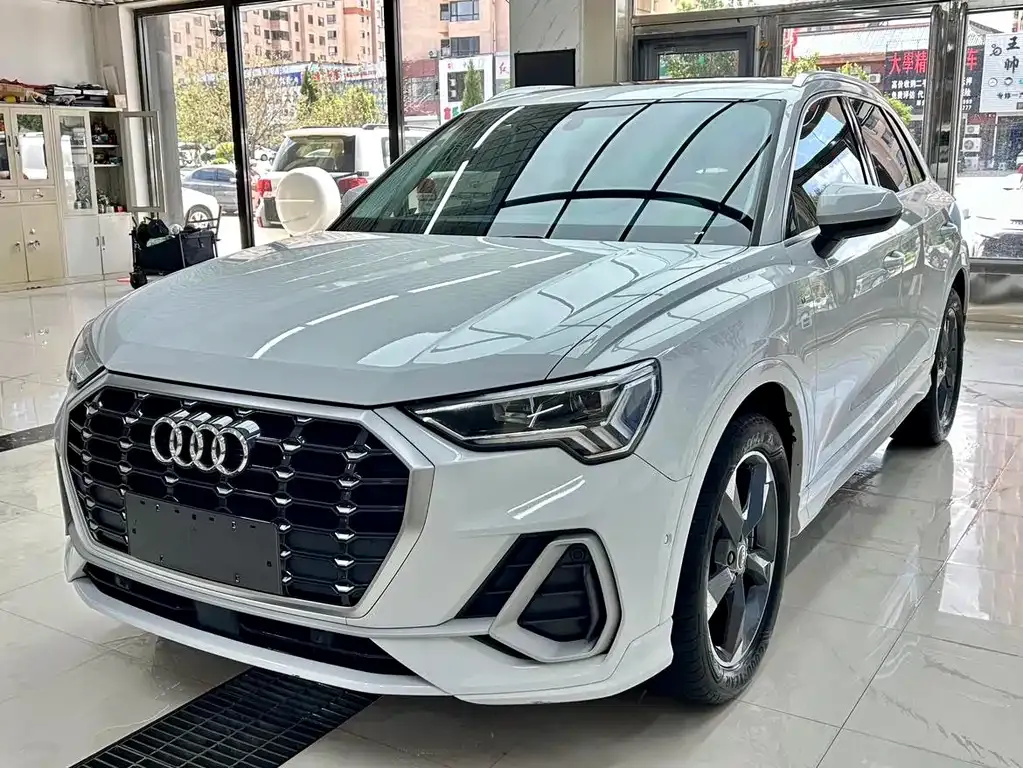 Audi Q3 — фото 1