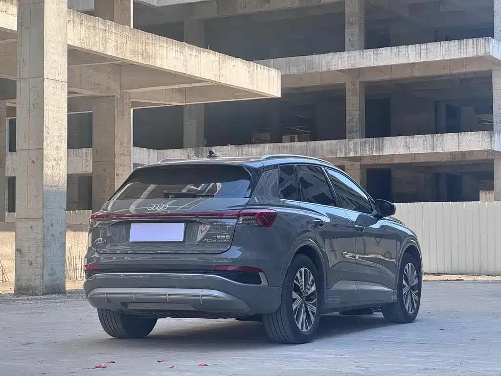 Audi Q4 e-tron — фото 2