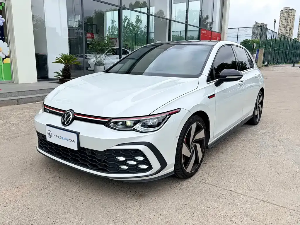 Volkswagen Golf GTI — фото 1