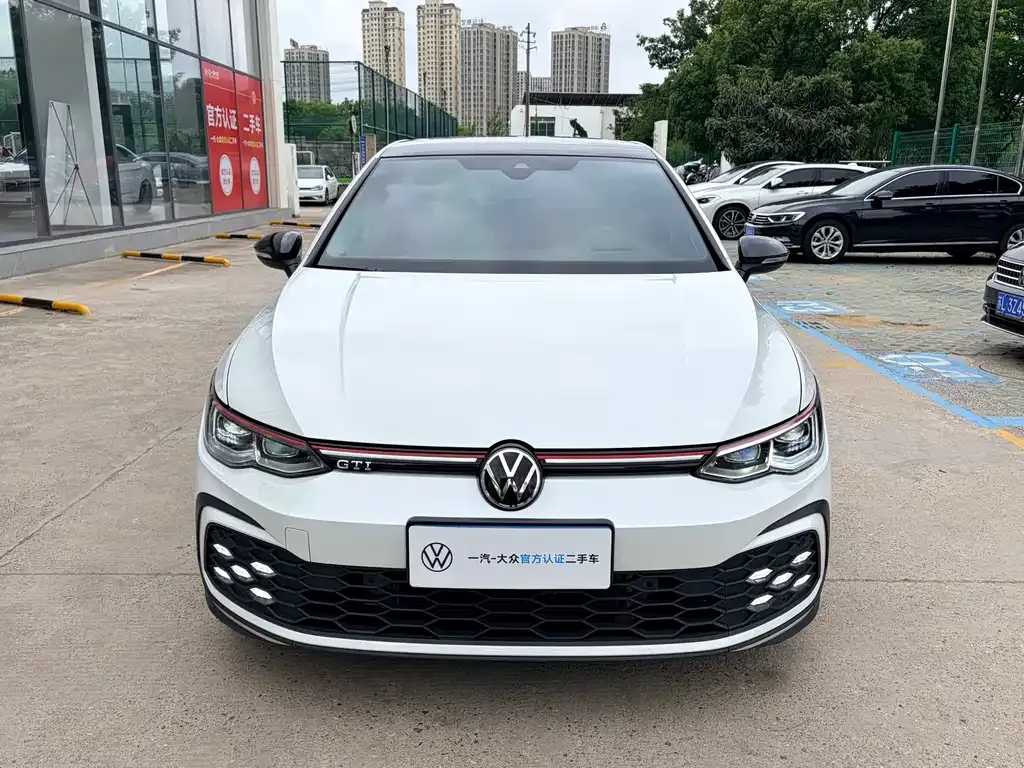 Volkswagen Golf GTI — фото 10