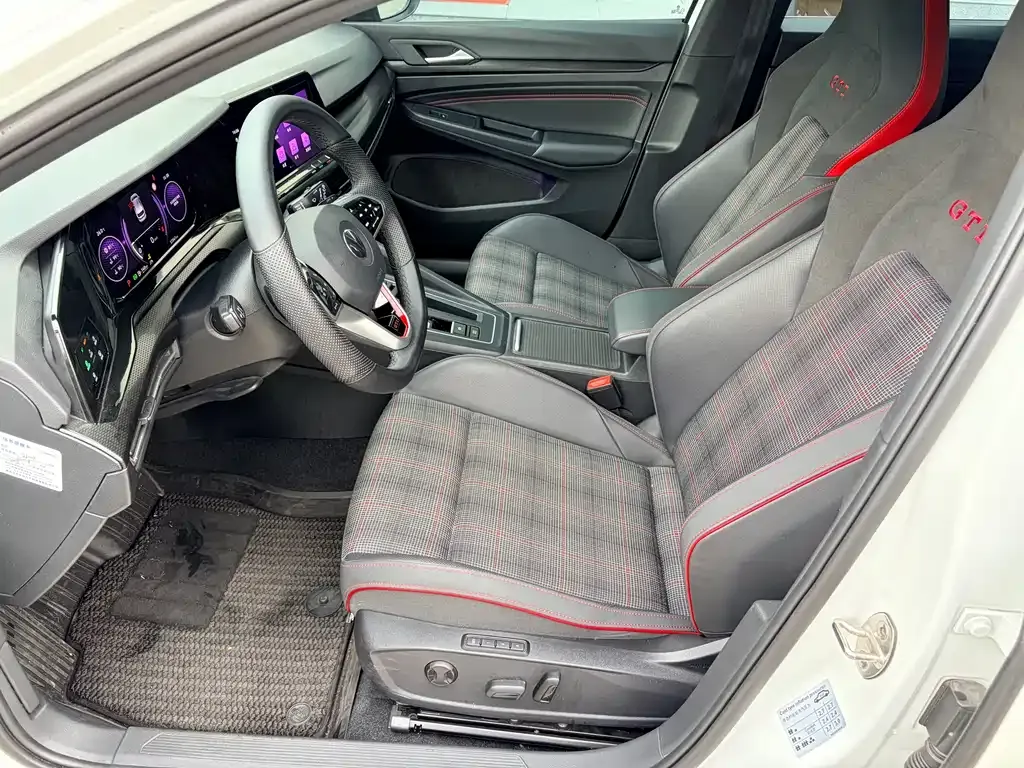 Volkswagen Golf GTI — фото 6