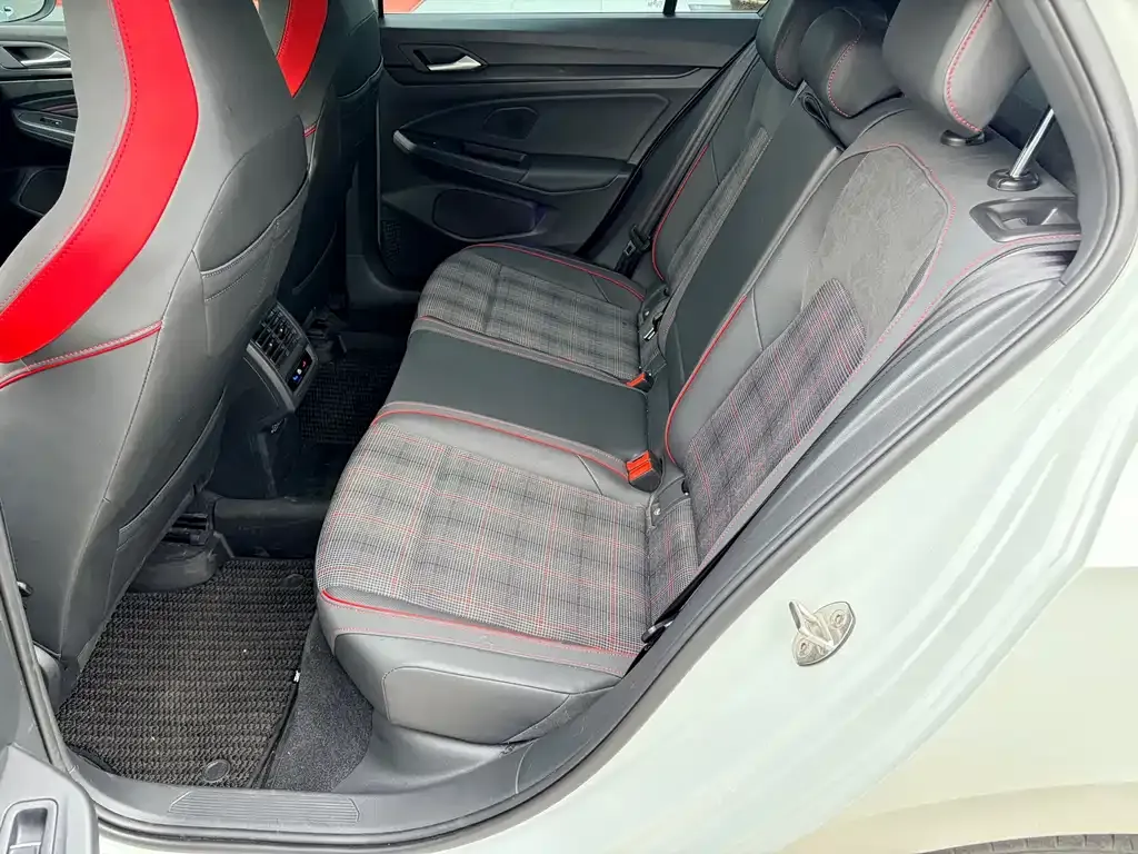 Volkswagen Golf GTI — фото 3
