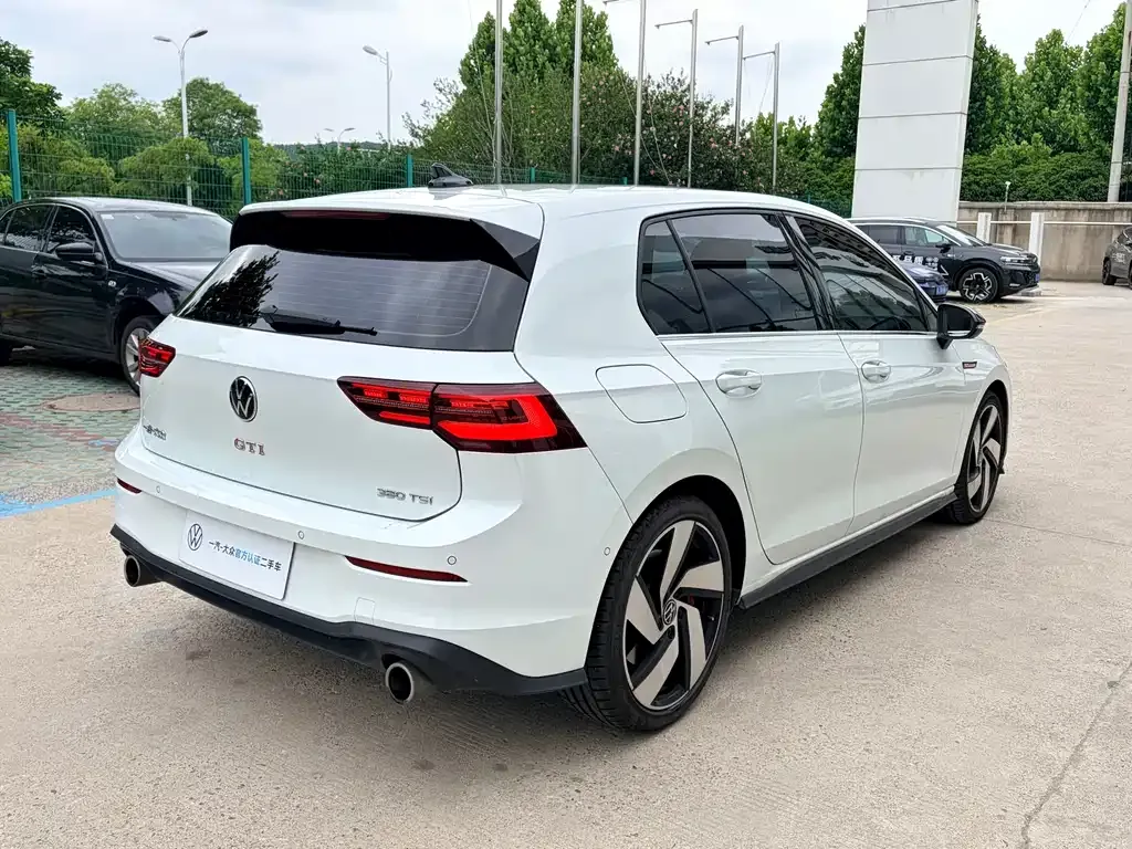 Volkswagen Golf GTI — фото 8