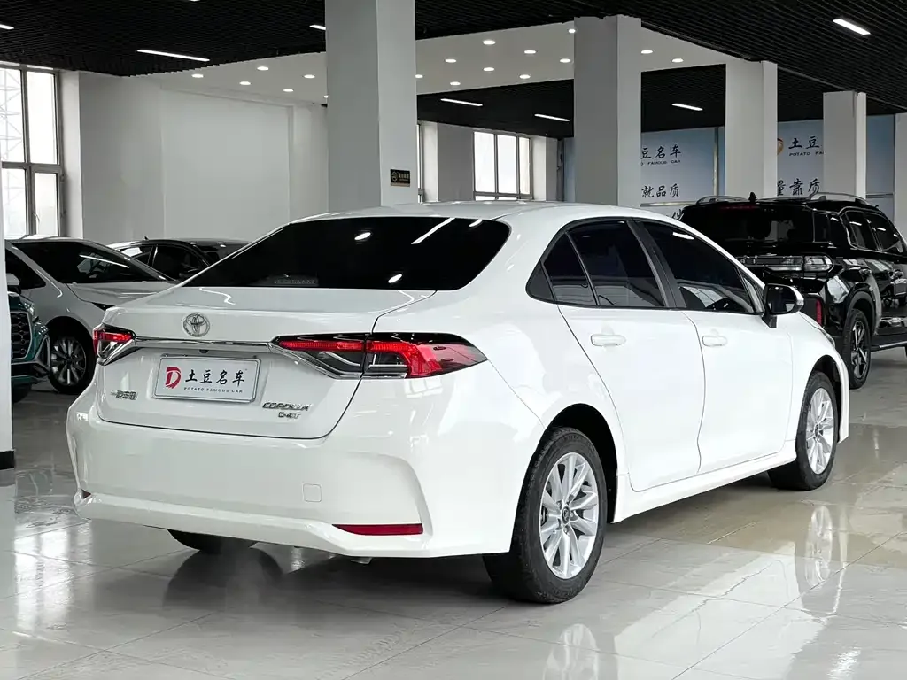 Toyota Corolla — фото 4