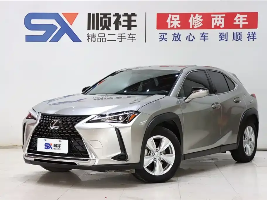 Lexus UX — фото 1