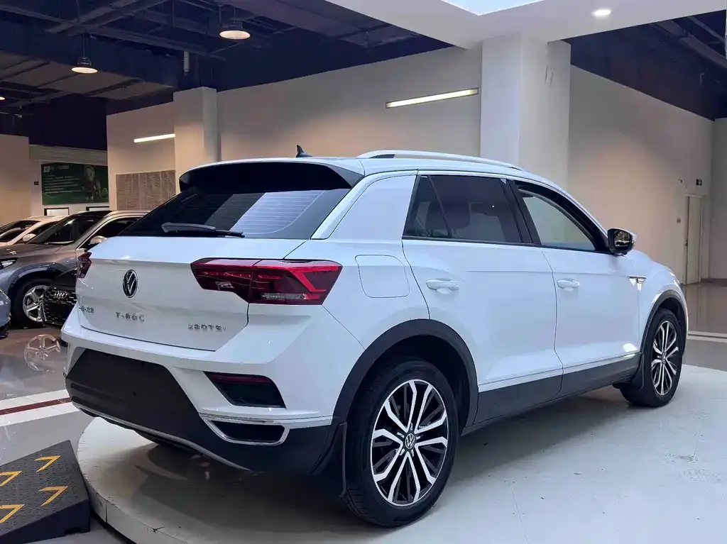 Volkswagen T-Roc — фото 6
