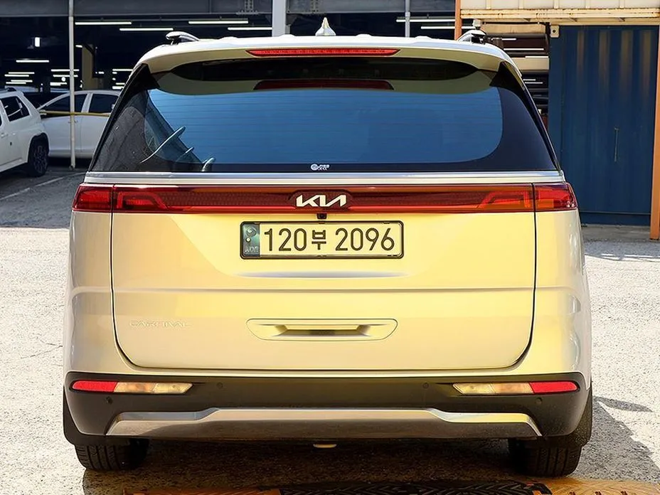 Kia Carnival — фото 3