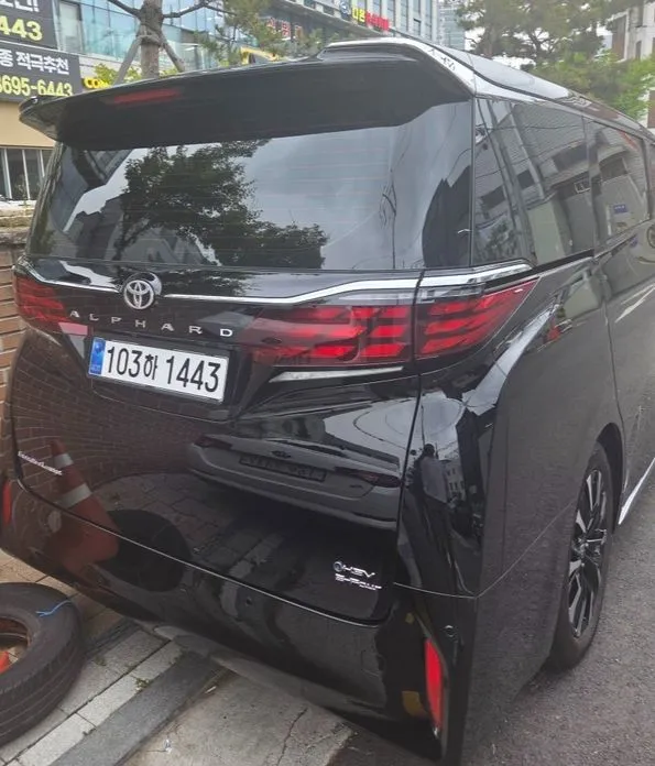 Toyota Alphard — фото 3