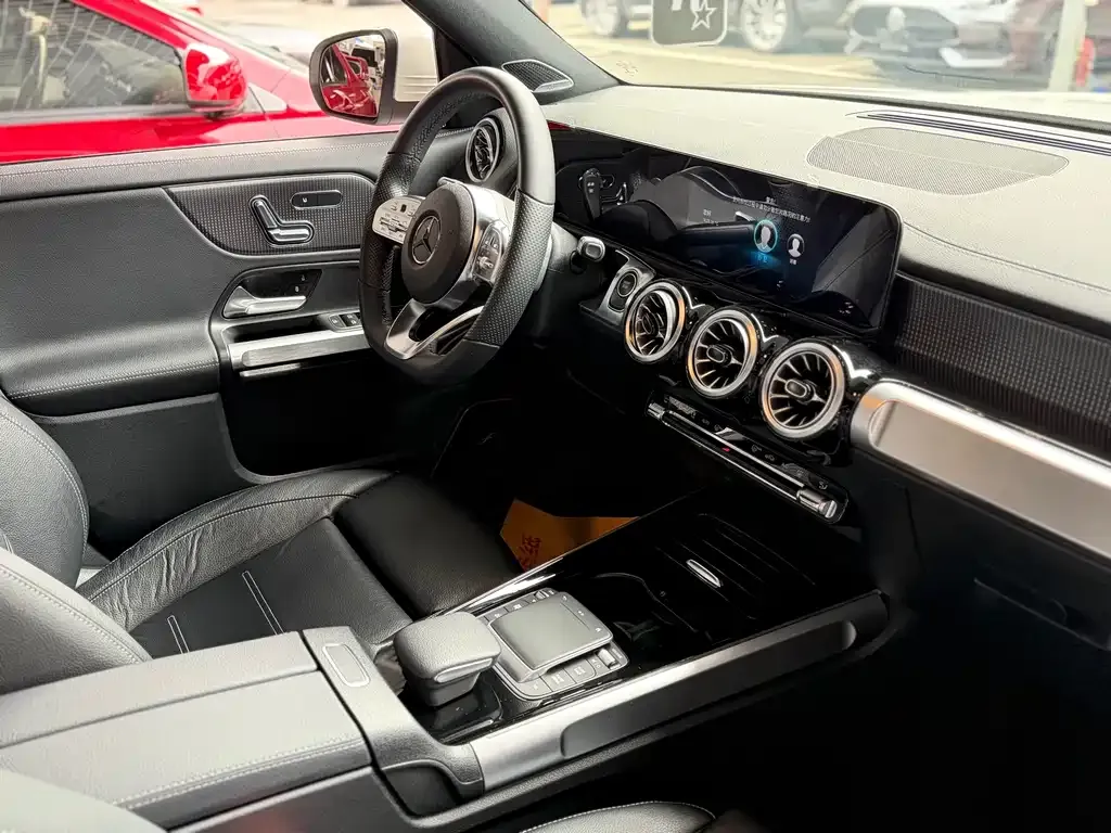 Mercedes-Benz EQB — фото 10