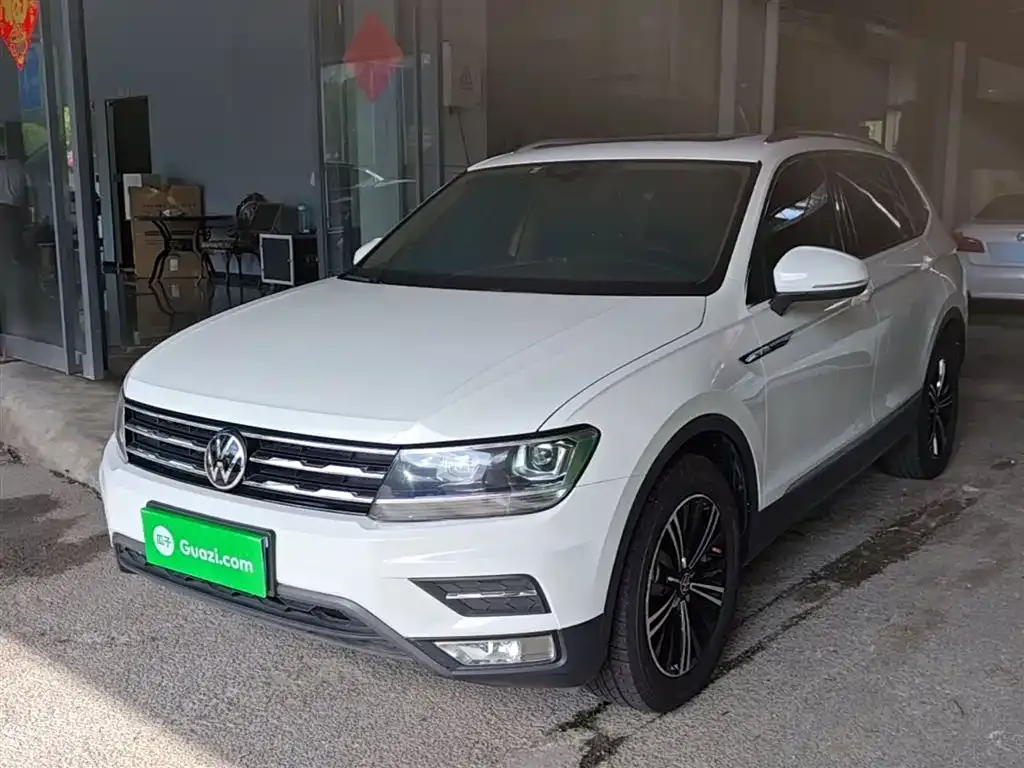 Volkswagen Tiguan L — фото 6