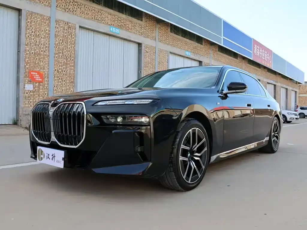 BMW 7 Series — фото 1