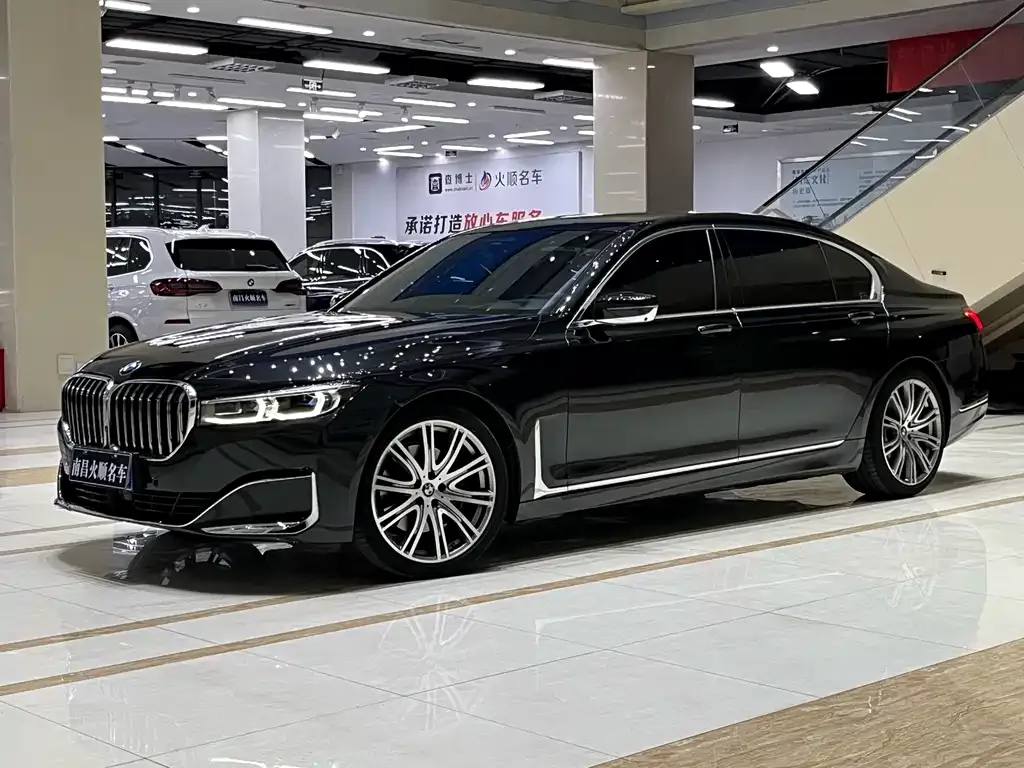 BMW 7 Series — фото 1