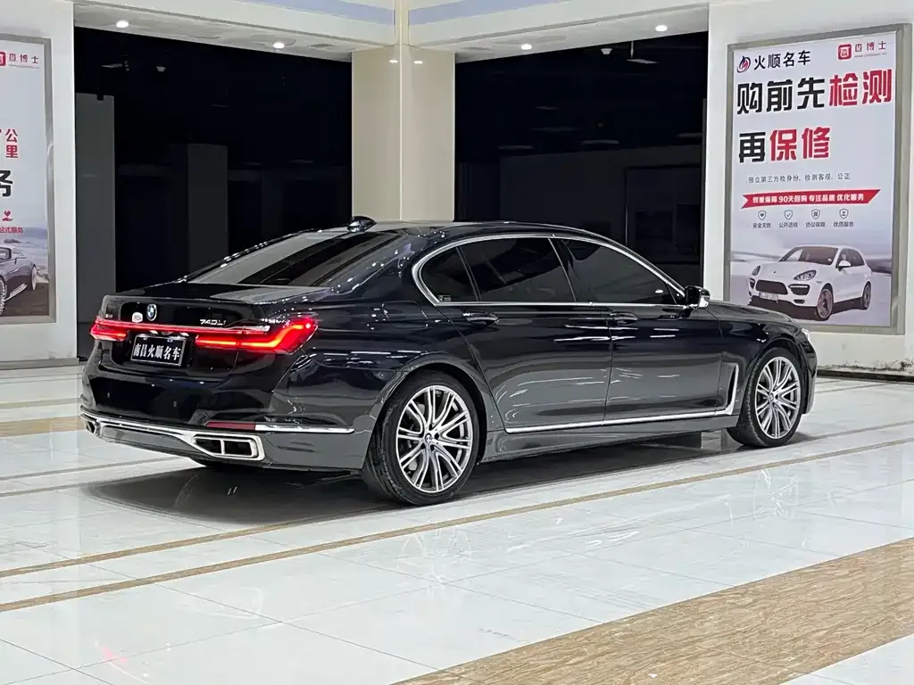 BMW 7 Series — фото 10