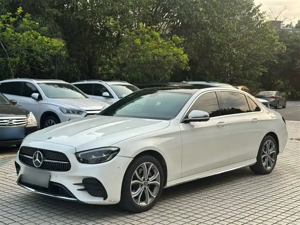 Mercedes-Benz E-Class — фото 1