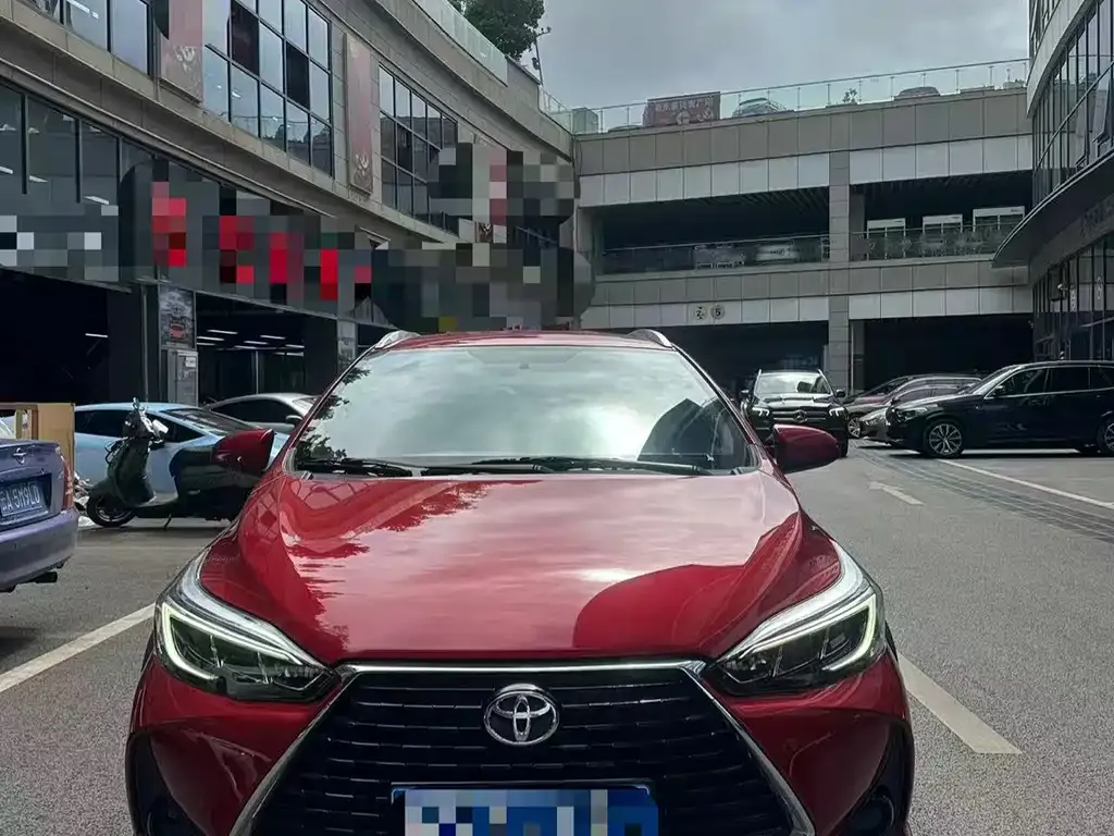 Toyota Yaris L — фото 2