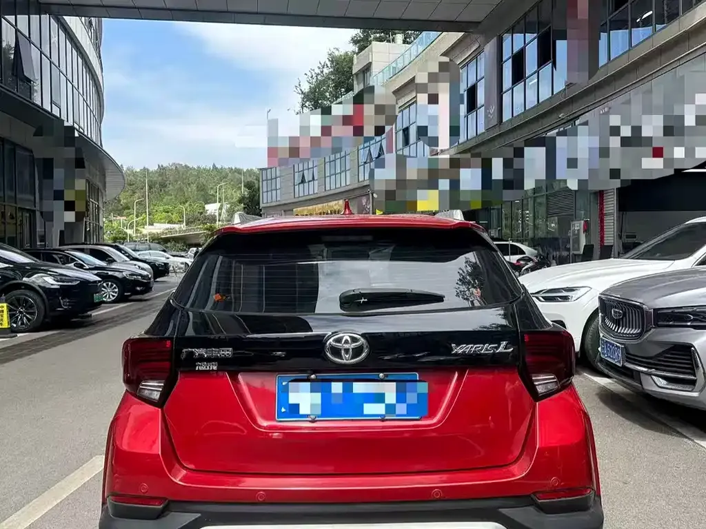 Toyota Yaris L — фото 3