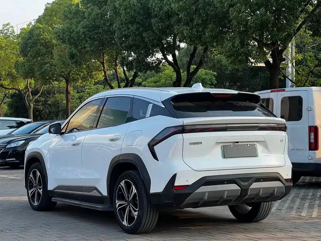 Geely Galaxy L7 — фото 10