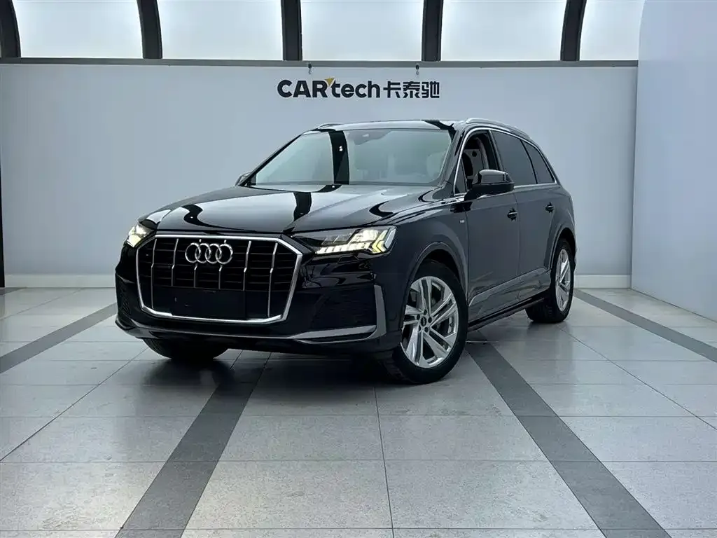 Audi Q7 — фото 1