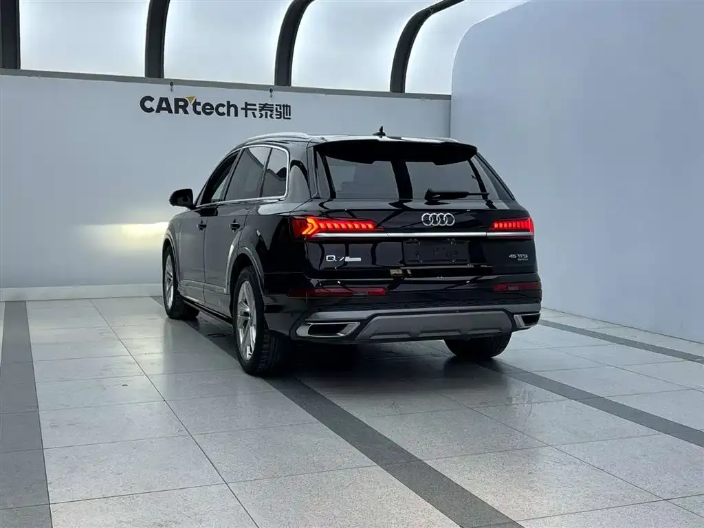 Audi Q7 — фото 2