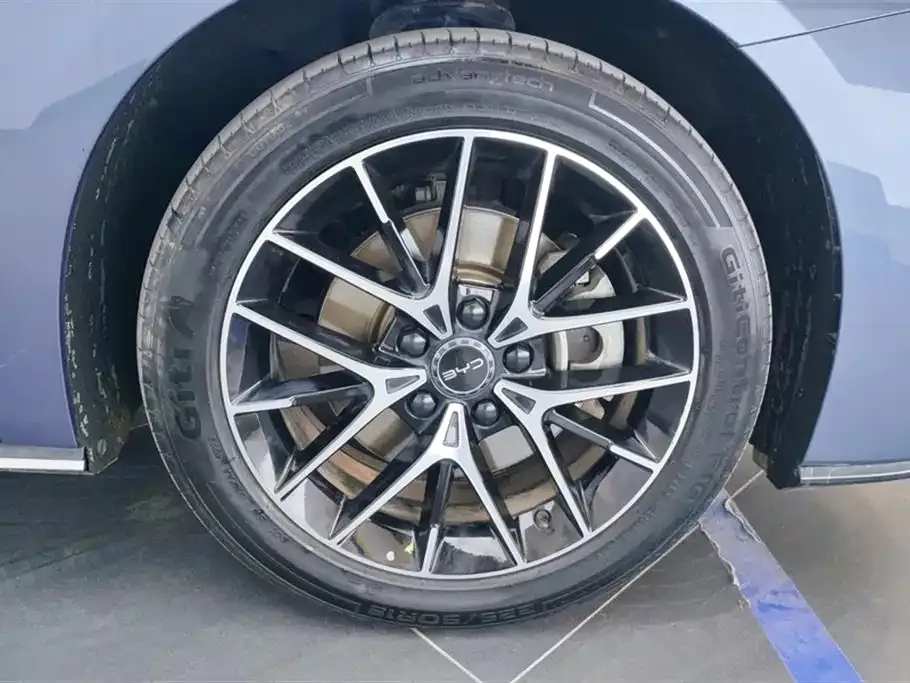 BYD Seal — фото 10