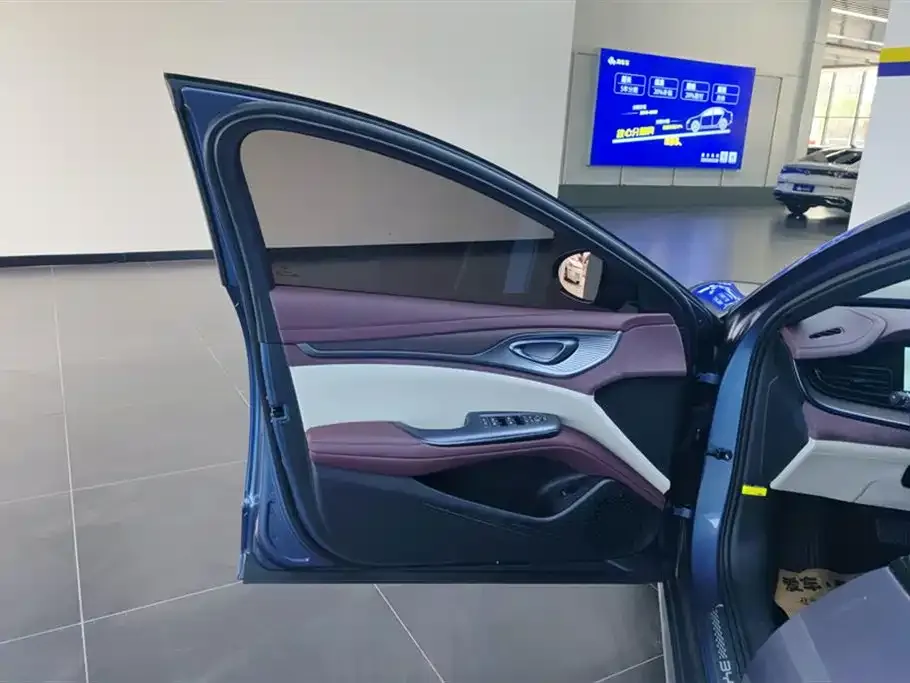 BYD Seal — фото 8