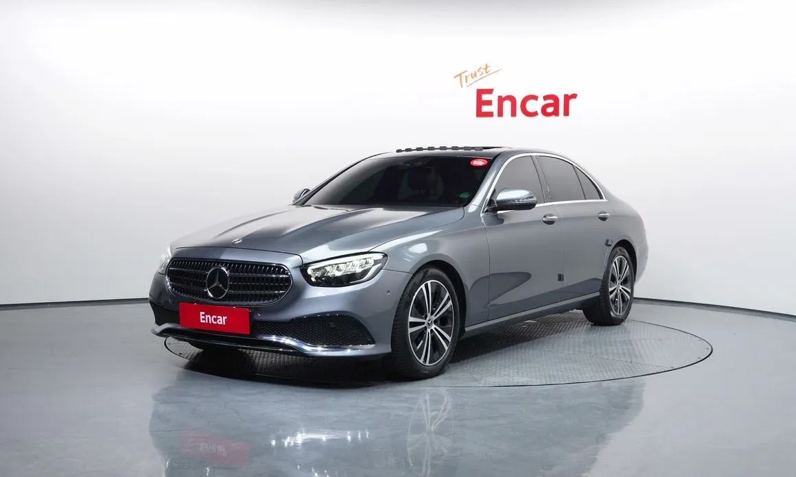 Mercedes-Benz E-Class — фото 1