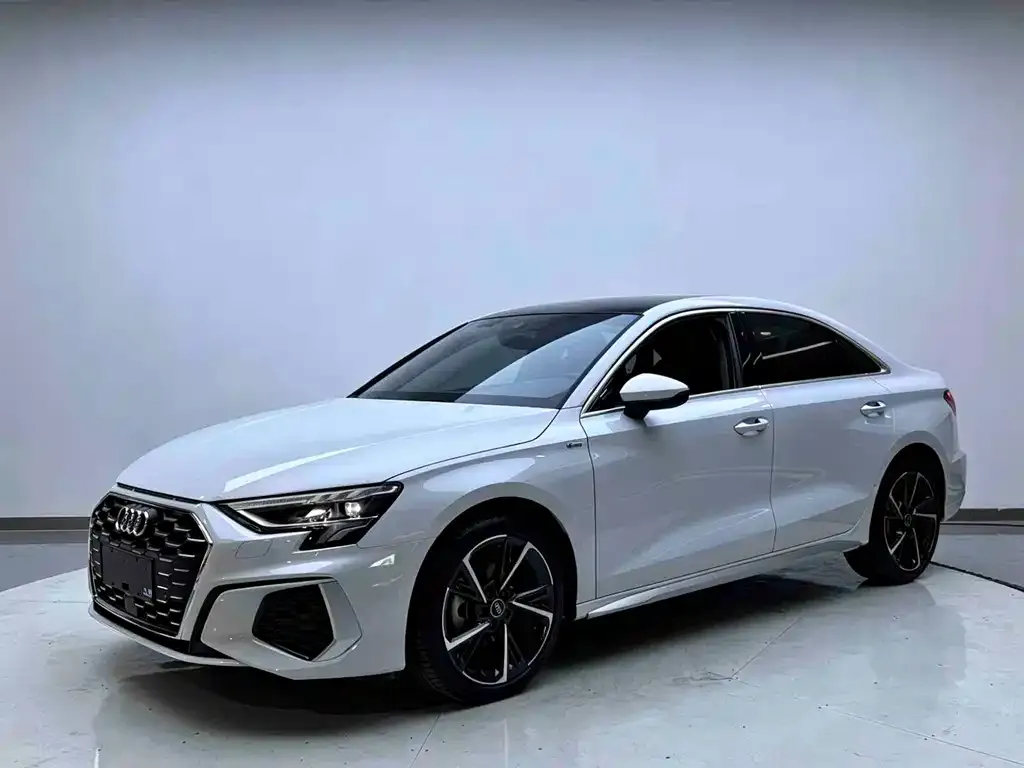 Audi A3 — фото 1