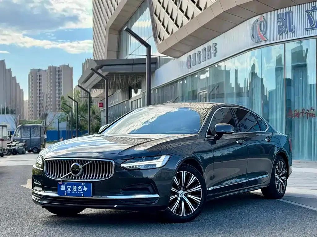 Volvo S90 — фото 1