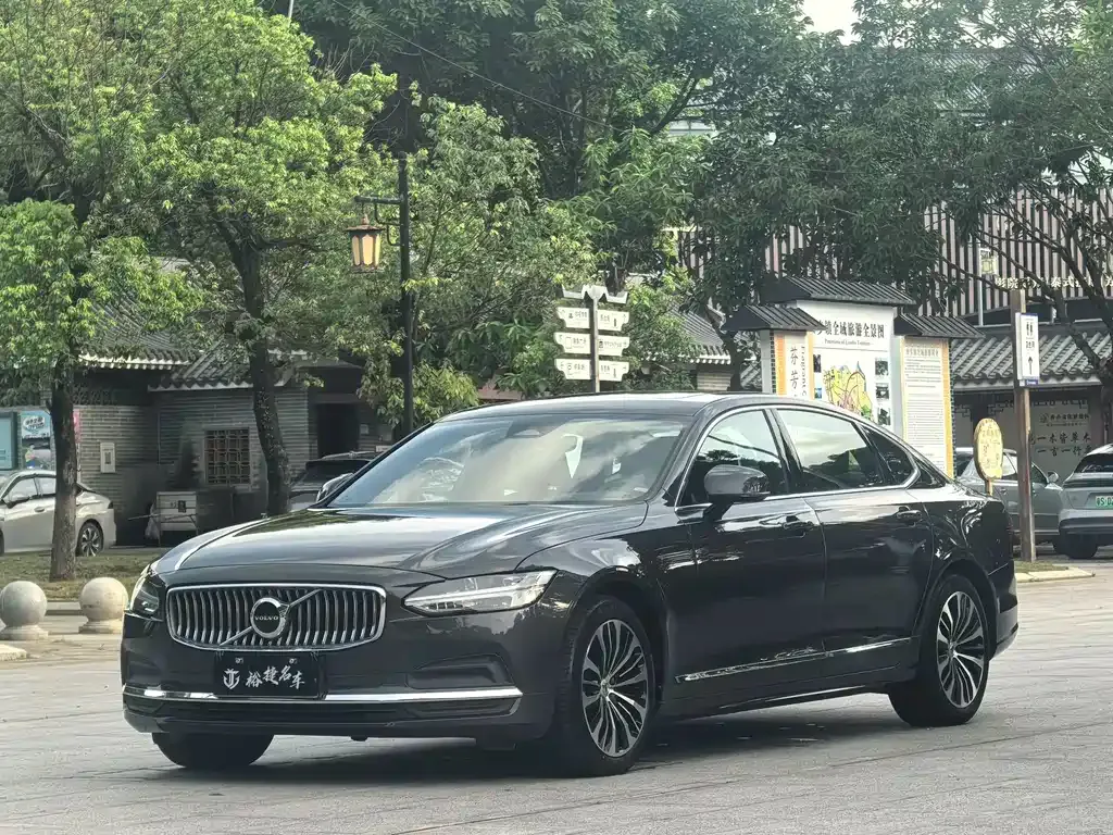 Volvo S90 — фото 1