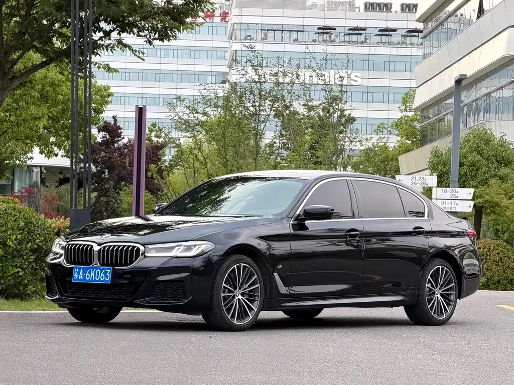 BMW 5 Series — фото 1
