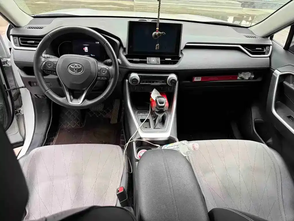 Toyota RAV4 — фото 3