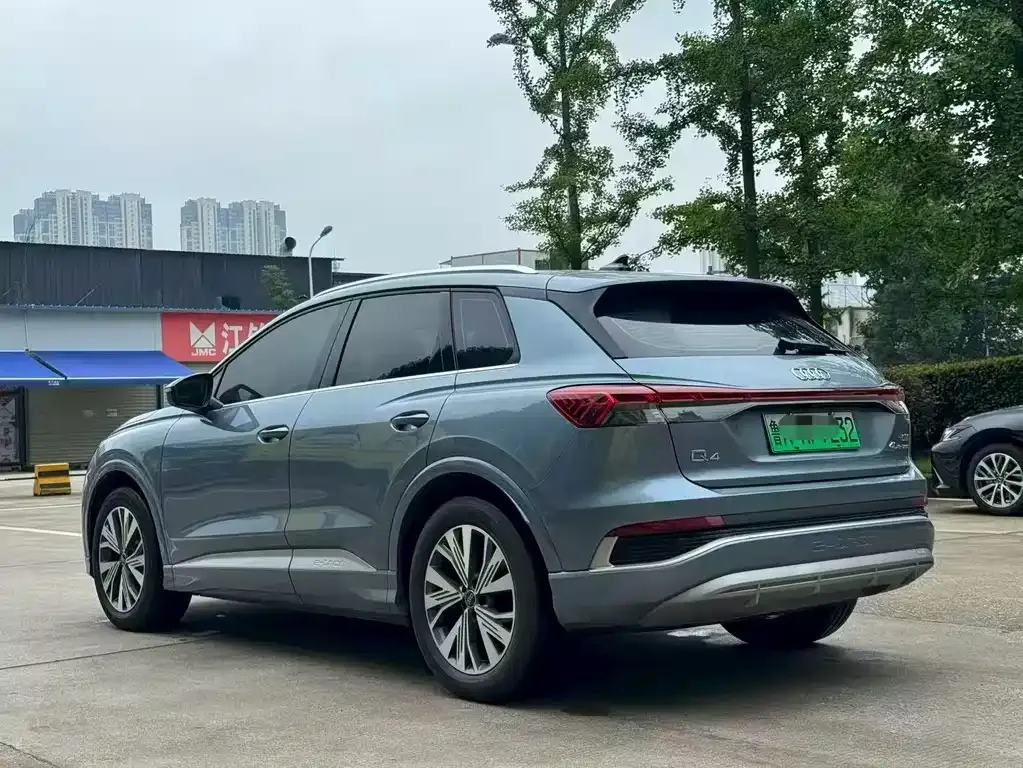 Audi Q4 e-tron — фото 8