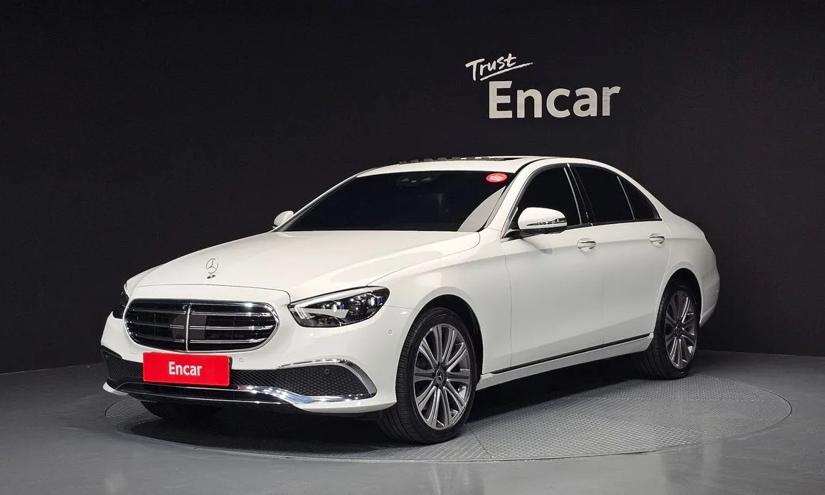 Mercedes-Benz E-Class — фото 1