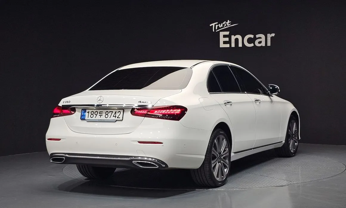 Mercedes-Benz E-Class — фото 2