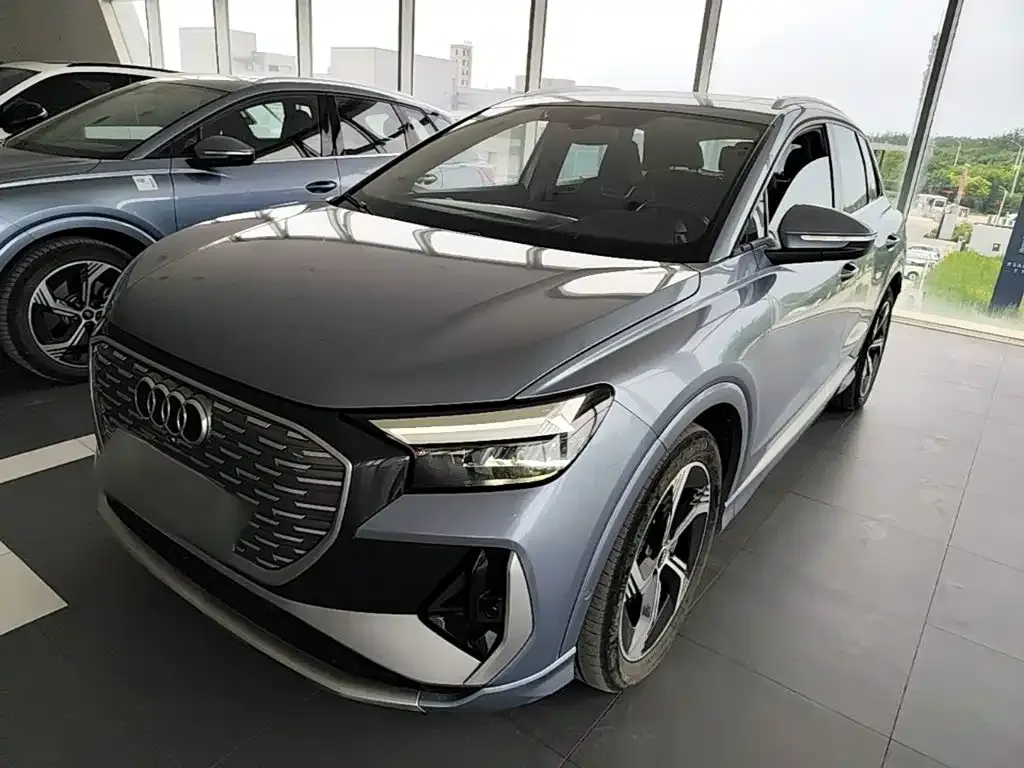 Audi Q4 e-tron — фото 1