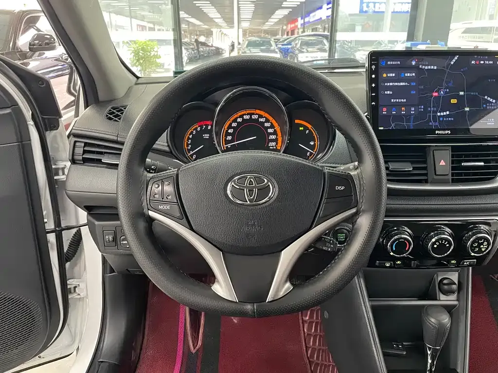 Toyota Yaris L — фото 7