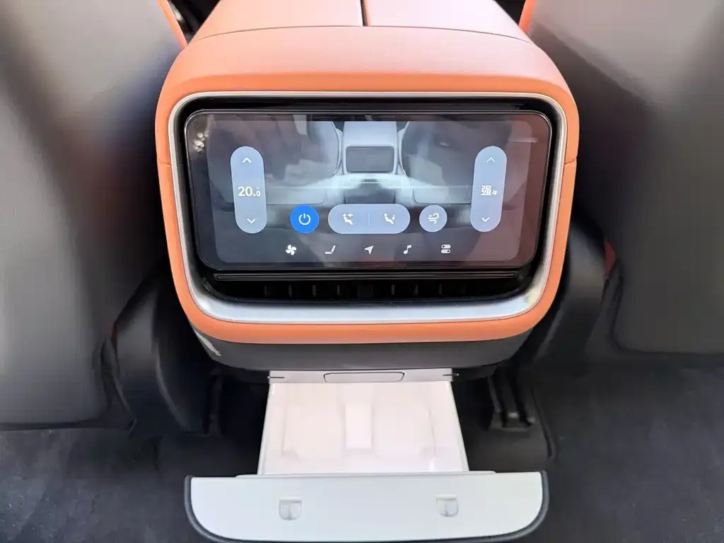 Xiaomi YU7 — фото 2