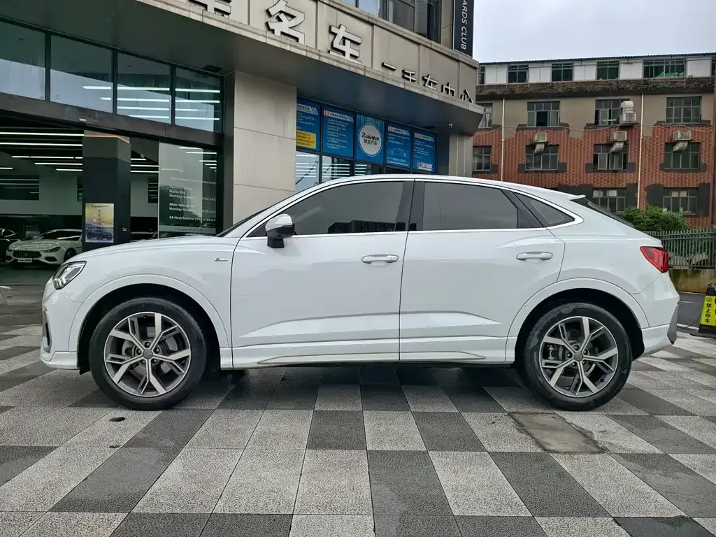 Audi Q3 — фото 10