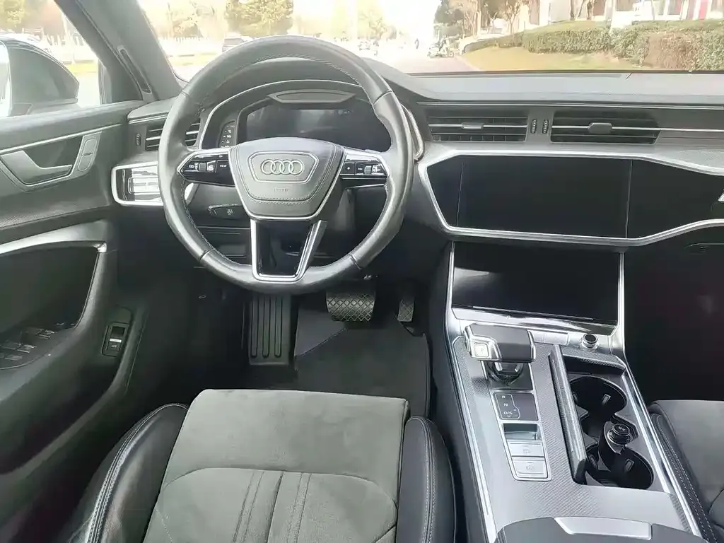 Audi A6L — фото 10