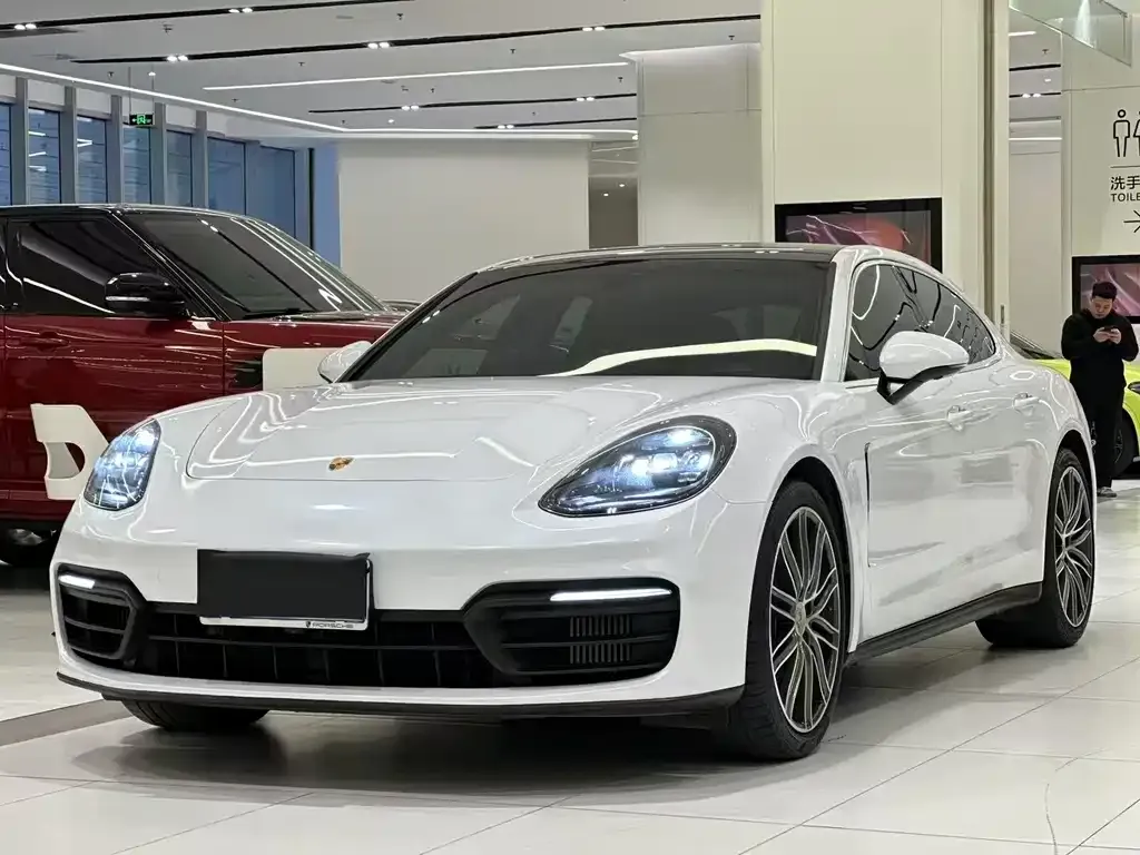 Porsche Panamera — фото 1