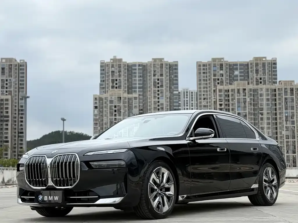 BMW 7 Series — фото 1