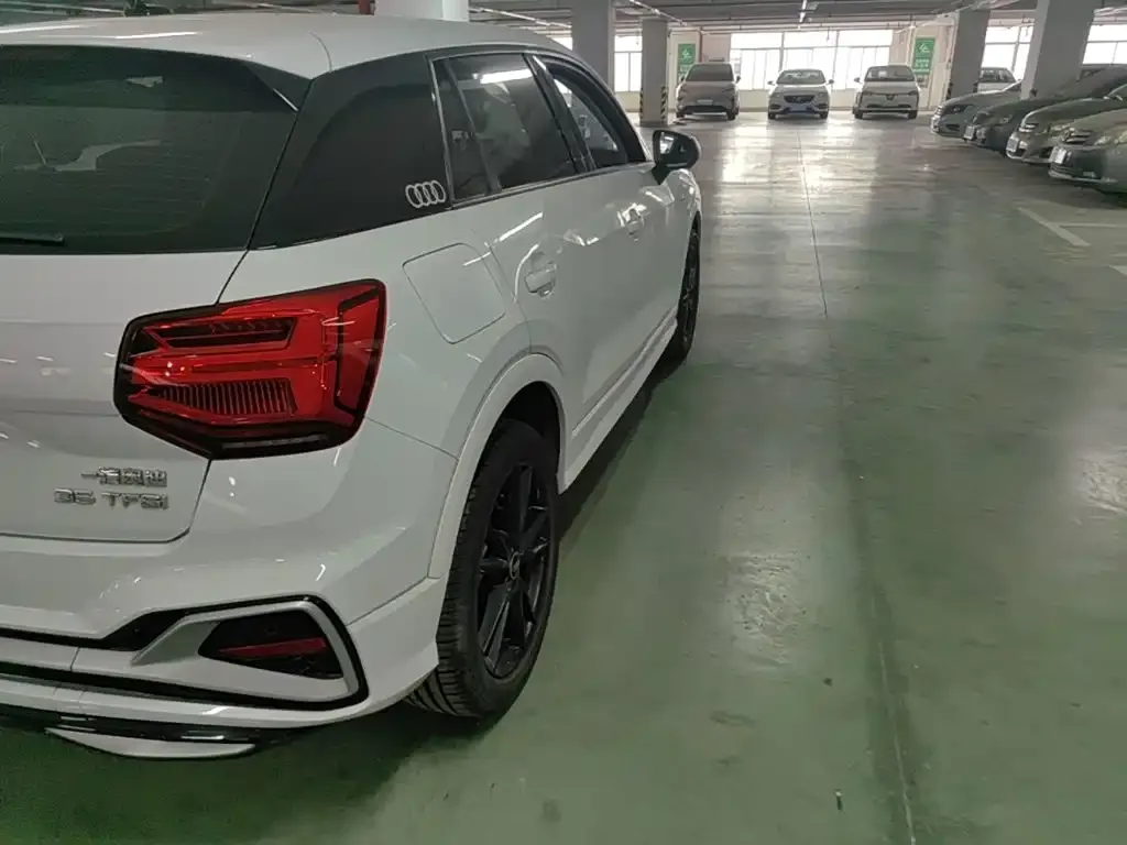 Audi Q2L — фото 7