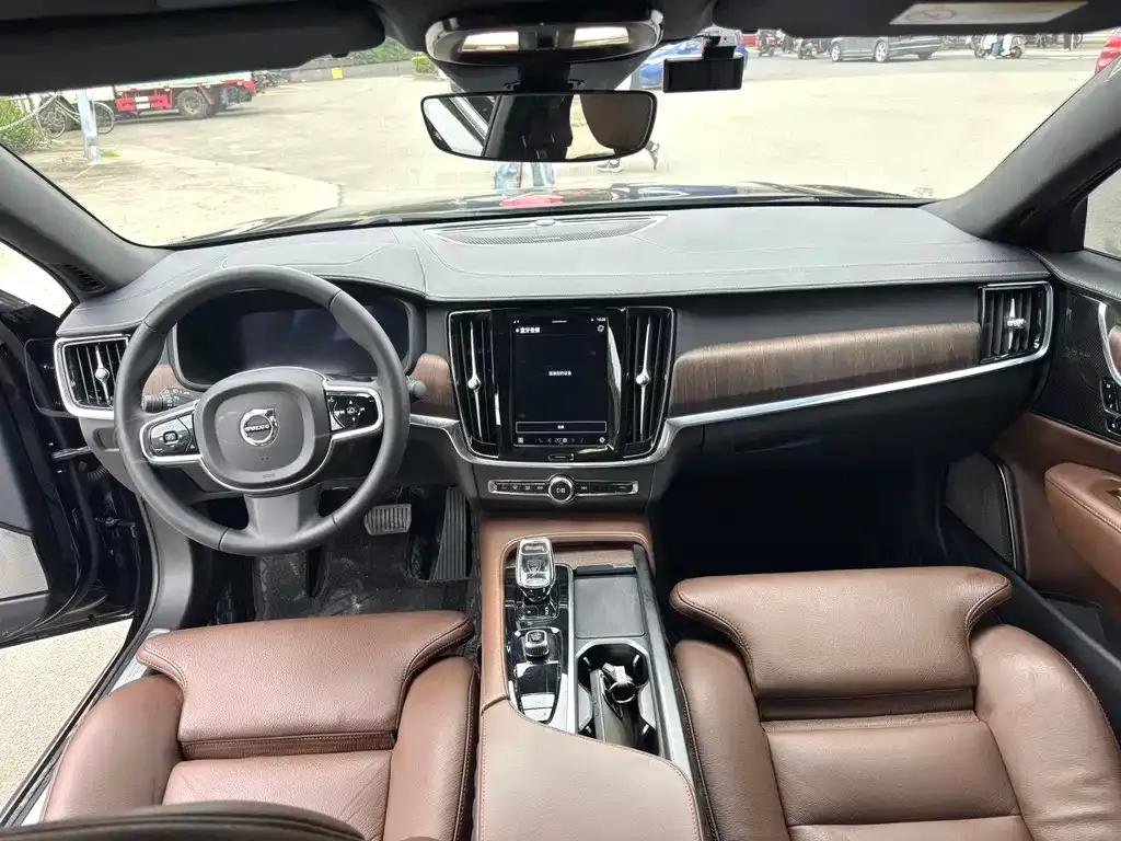 Volvo S90 — фото 8