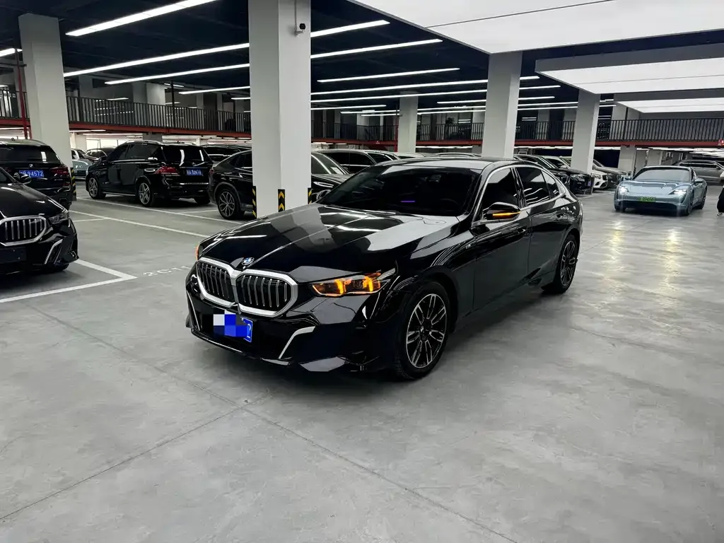 BMW 5 Series — фото 1