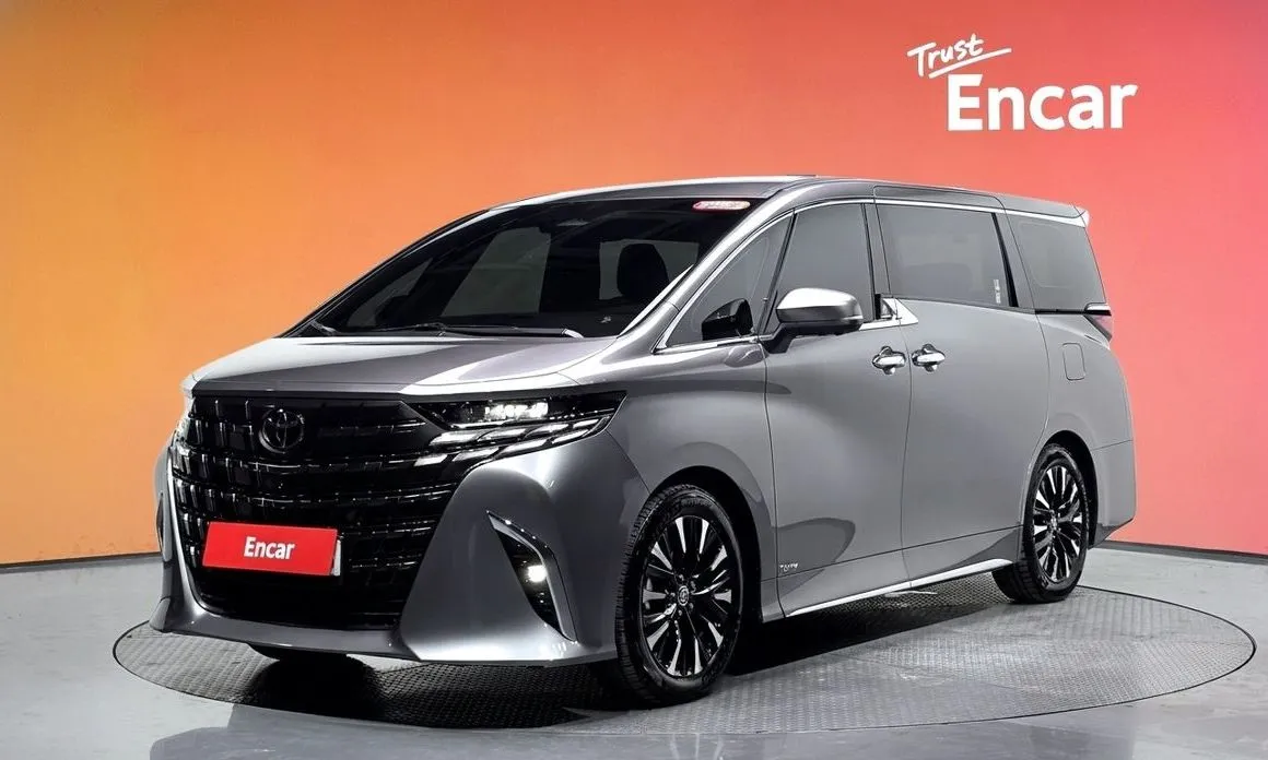Toyota Alphard — фото 1