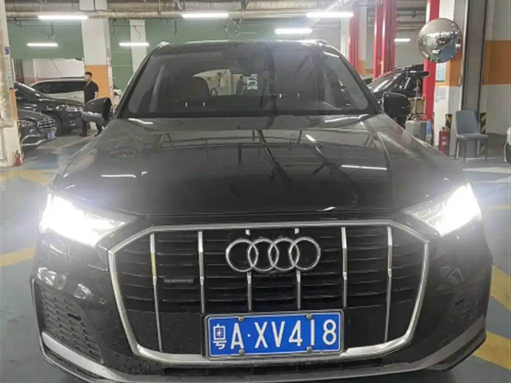 Audi Q7 — фото 1