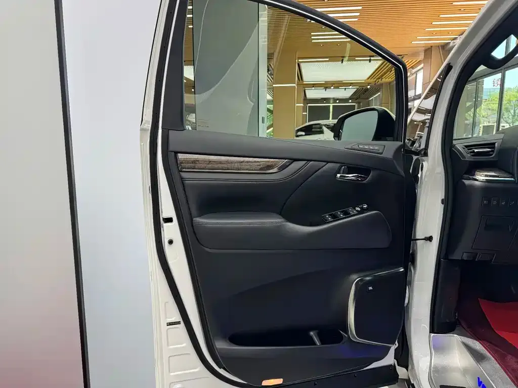 Toyota Vellfire — фото 10